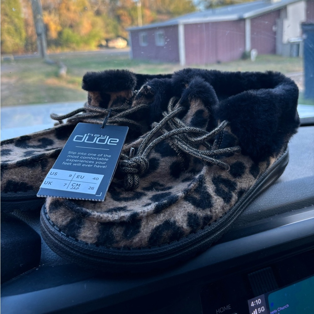 BNWT hey dudes
